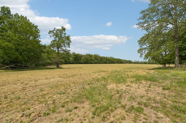 473 Hickory Corner Rd, Bethpage, TN 37022