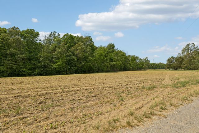 473 Hickory Corner Rd, Bethpage, TN 37022