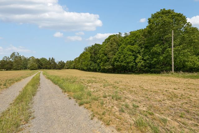 473 Hickory Corner Rd, Bethpage, TN 37022