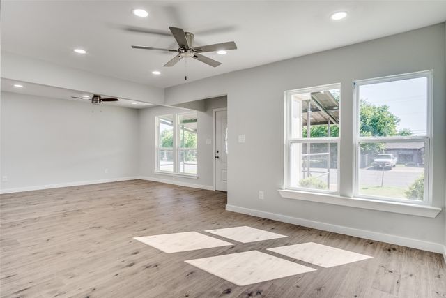 107 N Cherry Lane, Granbury, TX 76048