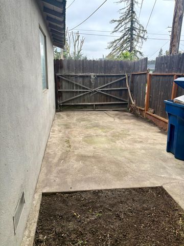 2005 E Marshall, Turlock, CA 95380