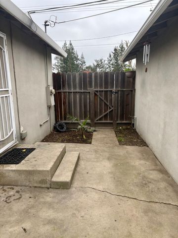 2005 E Marshall, Turlock, CA 95380