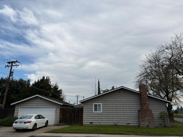2005 E Marshall, Turlock, CA 95380