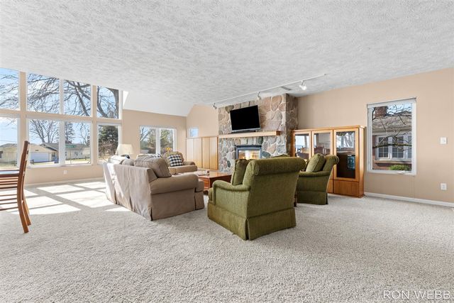 2087 Richardson Avenue, Holland, MI 49424