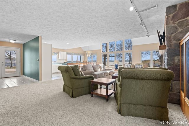 2087 Richardson Avenue, Holland, MI 49424