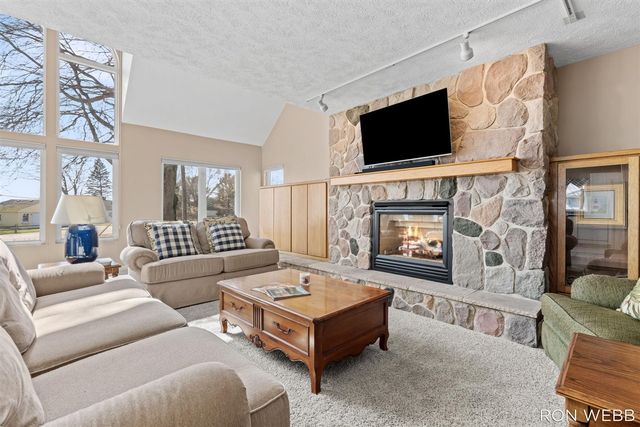 2087 Richardson Avenue, Holland, MI 49424