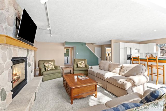 2087 Richardson Avenue, Holland, MI 49424