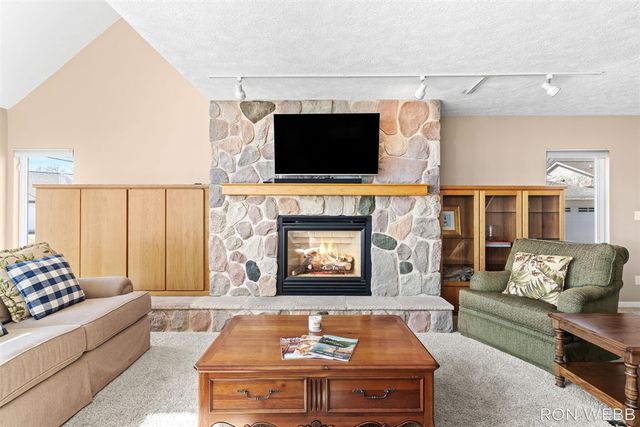 2087 Richardson Avenue, Holland, MI 49424