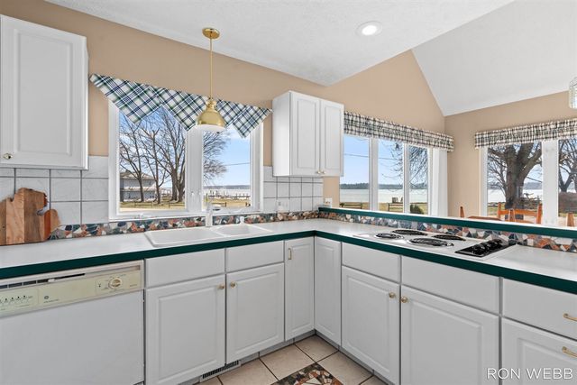 2087 Richardson Avenue, Holland, MI 49424