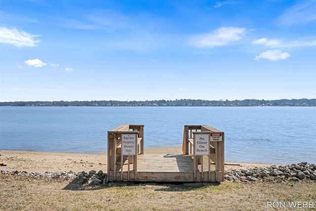 2087 Richardson Avenue, Holland, MI 49424