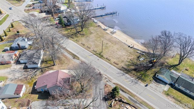 2087 Richardson Avenue, Holland, MI 49424