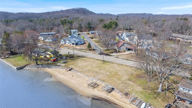 2087 Richardson Avenue, Holland, MI 49424