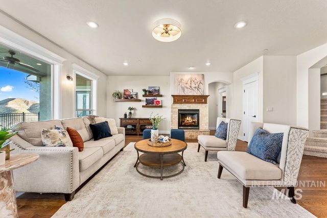 3716 W Quail Hollow Ct, Boise, ID 83703