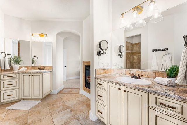 3716 W Quail Hollow Ct, Boise, ID 83703