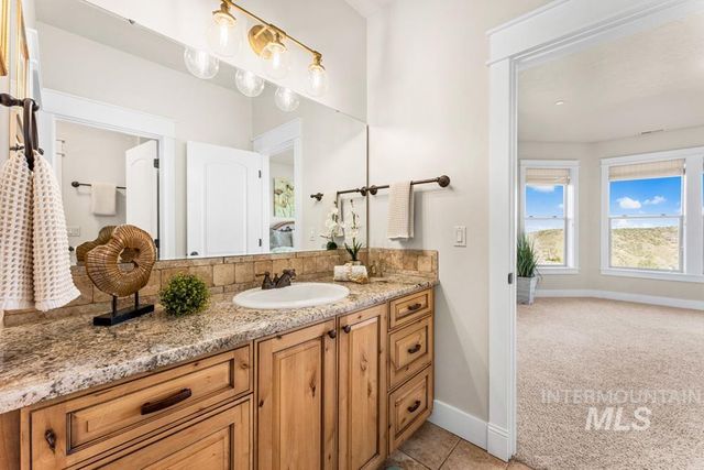 3716 W Quail Hollow Ct, Boise, ID 83703