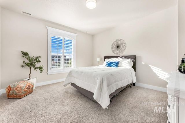 3716 W Quail Hollow Ct, Boise, ID 83703