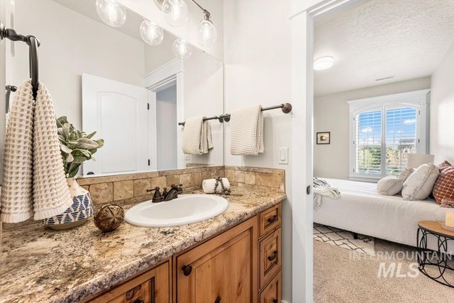 3716 W Quail Hollow Ct, Boise, ID 83703