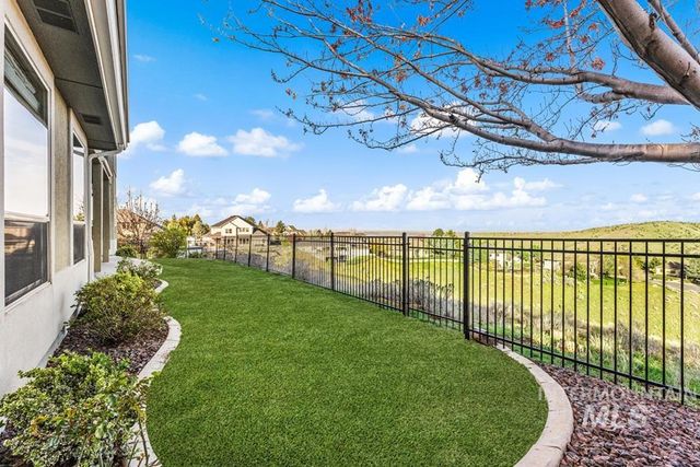 3716 W Quail Hollow Ct, Boise, ID 83703