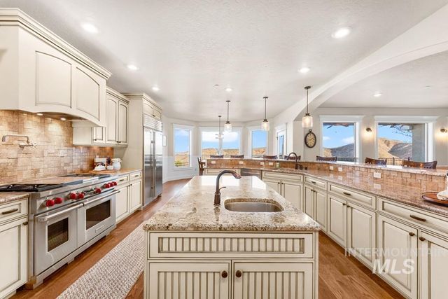 3716 W Quail Hollow Ct, Boise, ID 83703