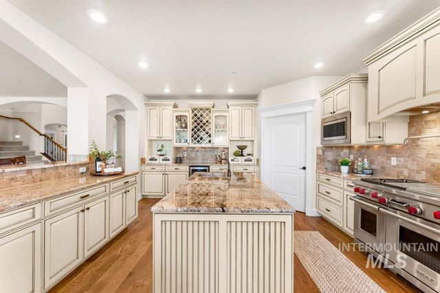 3716 W Quail Hollow Ct, Boise, ID 83703