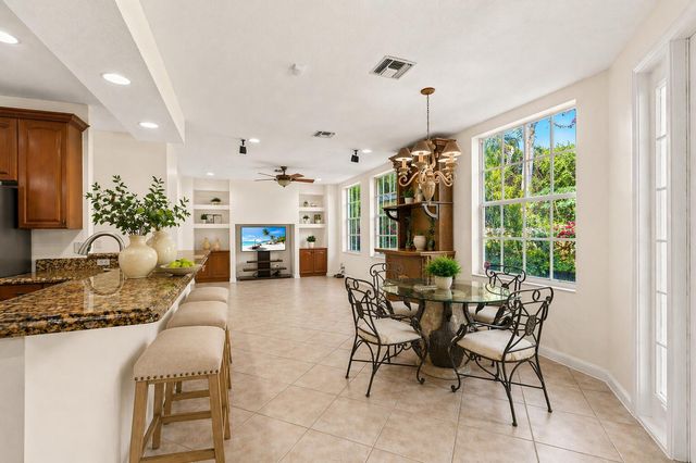9905 Coronado Lake Drive, Boynton Beach, FL 33437