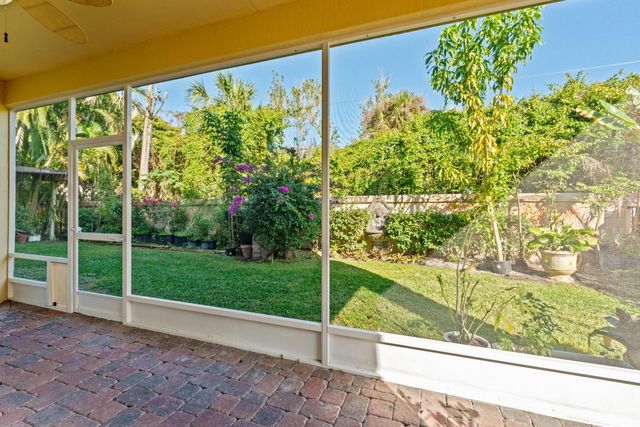 9905 Coronado Lake Drive, Boynton Beach, FL 33437