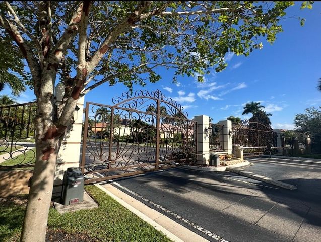 9905 Coronado Lake Drive, Boynton Beach, FL 33437