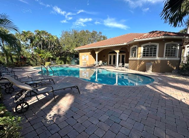 9905 Coronado Lake Drive, Boynton Beach, FL 33437