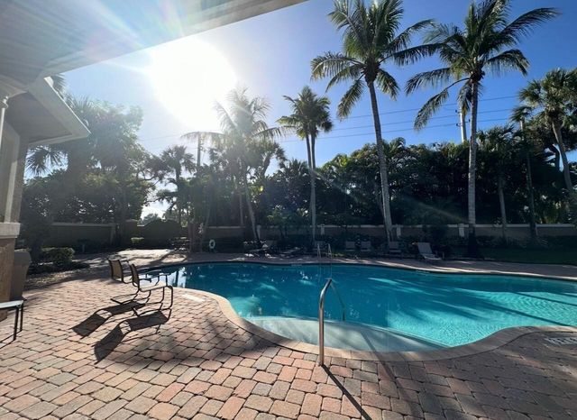 9905 Coronado Lake Drive, Boynton Beach, FL 33437