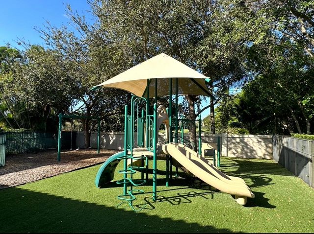 9905 Coronado Lake Drive, Boynton Beach, FL 33437