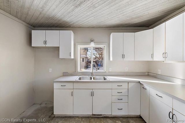 8226 Dickert Street, Commerce Twp, MI 48382