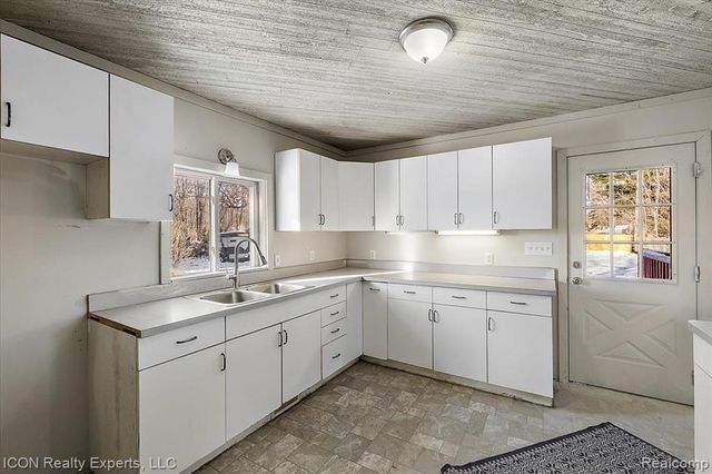 8226 Dickert Street, Commerce Twp, MI 48382