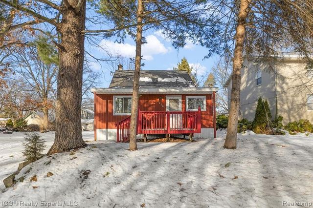 8226 Dickert Street, Commerce Twp, MI 48382