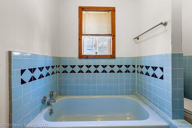 8226 Dickert Street, Commerce Twp, MI 48382