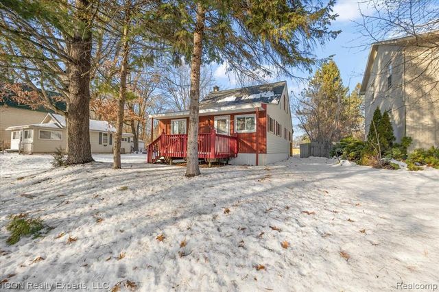 8226 Dickert Street, Commerce Twp, MI 48382