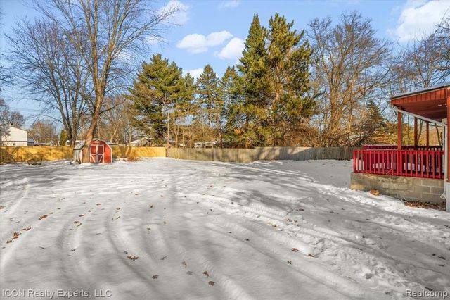 8226 Dickert Street, Commerce Twp, MI 48382