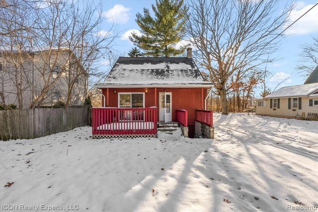 8226 Dickert Street, Commerce Twp, MI 48382