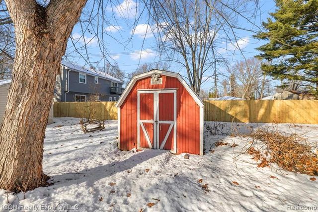 8226 Dickert Street, Commerce Twp, MI 48382