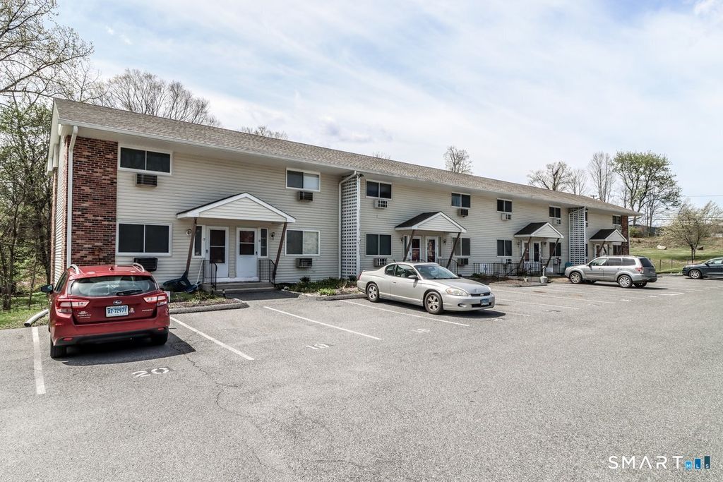 21 Harry Brook Village 21, New Milford, CT 06776