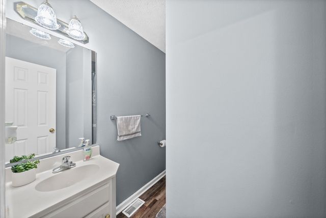 261 W 37th St, Hopkinsville, KY 42240