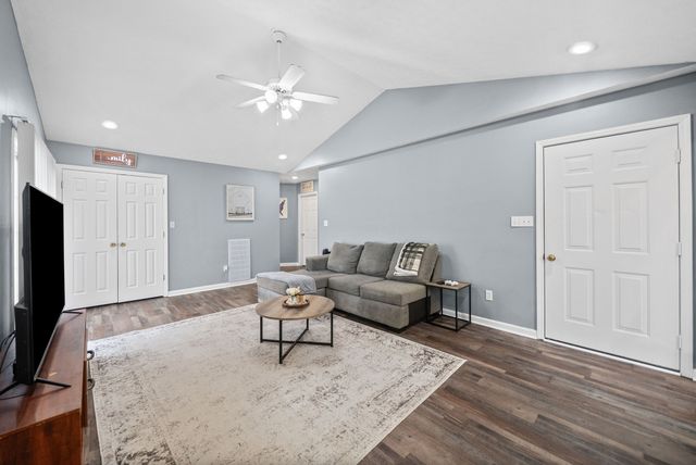 261 W 37th St, Hopkinsville, KY 42240