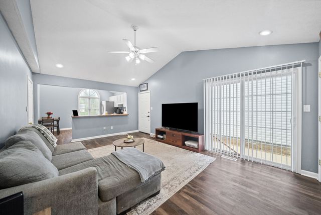 261 W 37th St, Hopkinsville, KY 42240