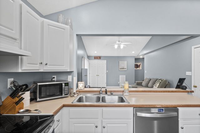 261 W 37th St, Hopkinsville, KY 42240