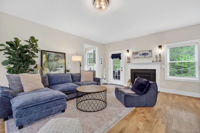 107 Debra Lane, New Windsor, NY 12553