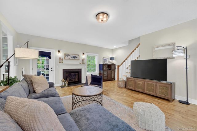 107 Debra Lane, New Windsor, NY 12553
