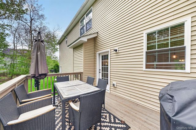 107 Debra Lane, New Windsor, NY 12553