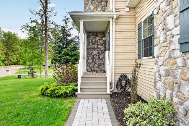 107 Debra Lane, New Windsor, NY 12553