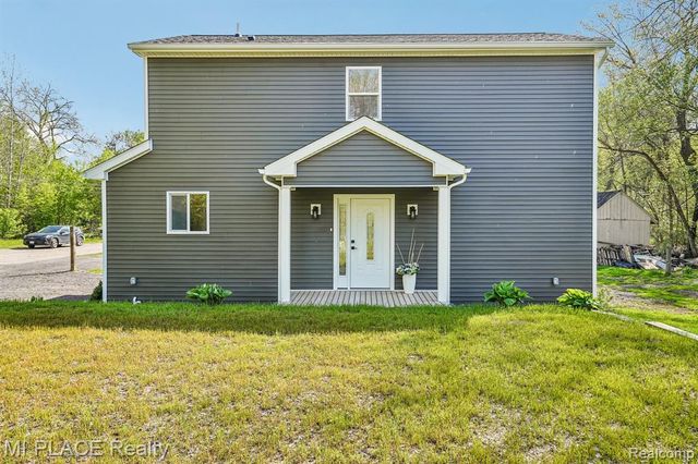 9755 Portage Trail, White Lake, MI 48386