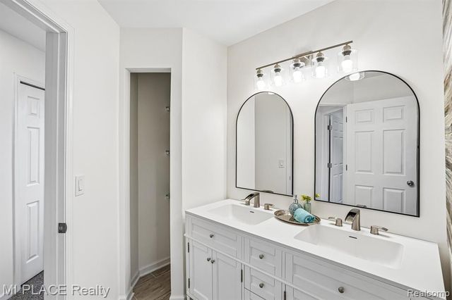 9755 Portage Trail, White Lake, MI 48386