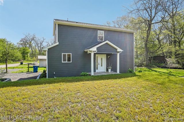9755 Portage Trail, White Lake, MI 48386